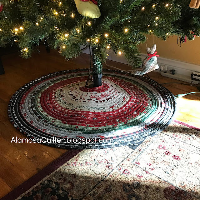 Strippy Tree Skirt 4