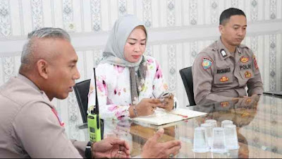 Polres Bogor Melalui Program Jum'at Curhat Terus Layani aduan Laporan Curhattan Warga Masyarakat Sebagai Wadah Solusi.