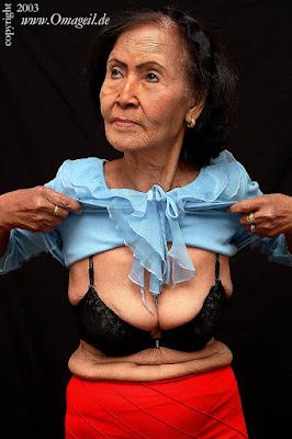 Granny Porn Post - Hot Granny Porn Pictures and Vids - Free Granny and Mature Porn Blog:  Wrinkly old grandma showing her bra