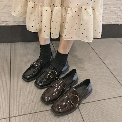 Giày lười nữ form Ulzzang thể hiện phong cách Hàn Quốc