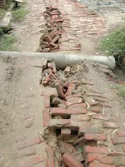 जल जीवन मिशन के कार्यकर्ताओं की लापरवाही से ग्रामीणों को झेलनी पड़ रही परेशानियां।