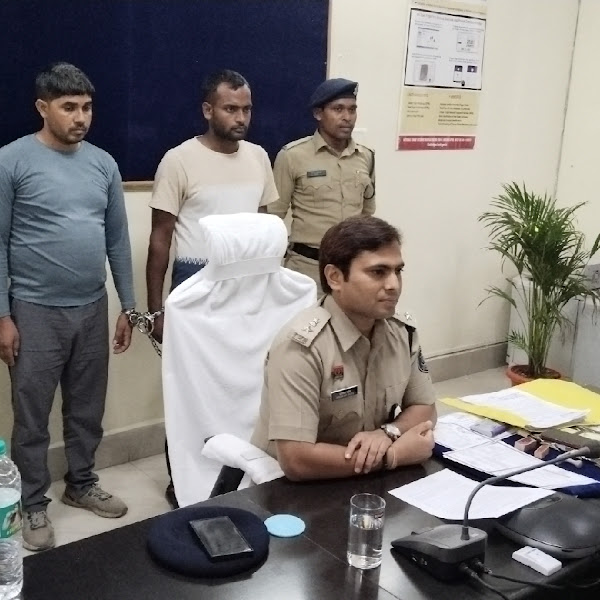मुंगेली पुलिस की बड़ी कार्रवाई: फर्जी दस्तावेजों से BSF में नौकरी दिलाने वाले अंतर्राज्यीय गिरोह का भंडाफोड़ गिरोह के दो आरोपी गिरफ्तार, फर्जी निवास प्रमाण पत्र, नोटरी, सील और मोबाइल जप्त, कई राज्यों तक फैला हो सकता है नेटवर्क
