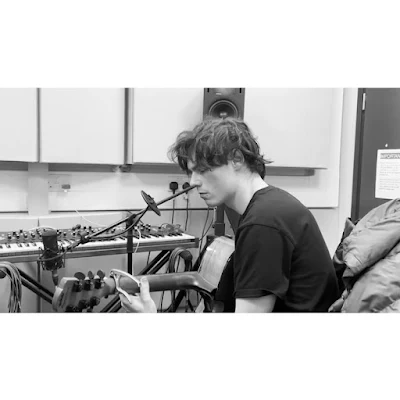 MMIV is the project of Essex-born songwriter Max Rawdon