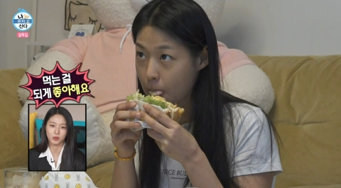 [theqoo] THERE IS SURPRISINGLY A LOT OF PEOPLE WHO EAT LIKE SEOLHYUN
