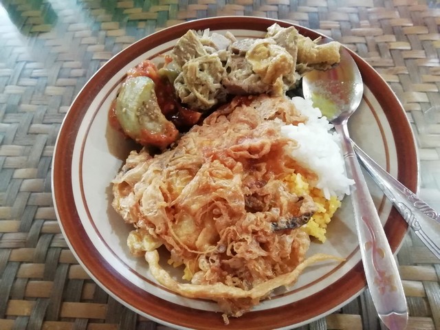 Tempat Makan Enak “Warung Prasmanan Mbak Sri” Leces Probolinggo