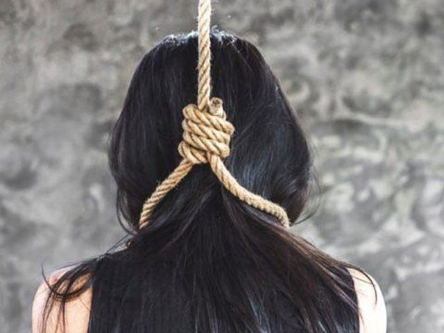 Indian actress committed suicide by hanging herself with a fan