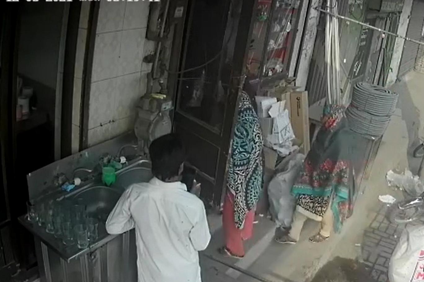فیصل آبا خواتین کو بے لباس کرنے کے کیس میں کراس ورژن بھی درج