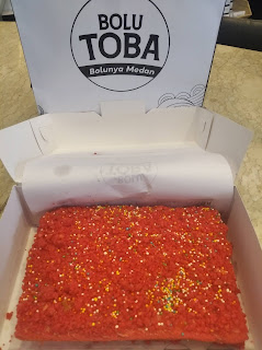 Red Velvet bolu Toba