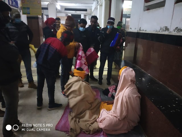 जमुई : प्रबोध जन सेवा संस्थान के रक्तवीरों ने सड़कों पर देर रात तक जरूरतमंदों में बांटे कंबल व मास्क
