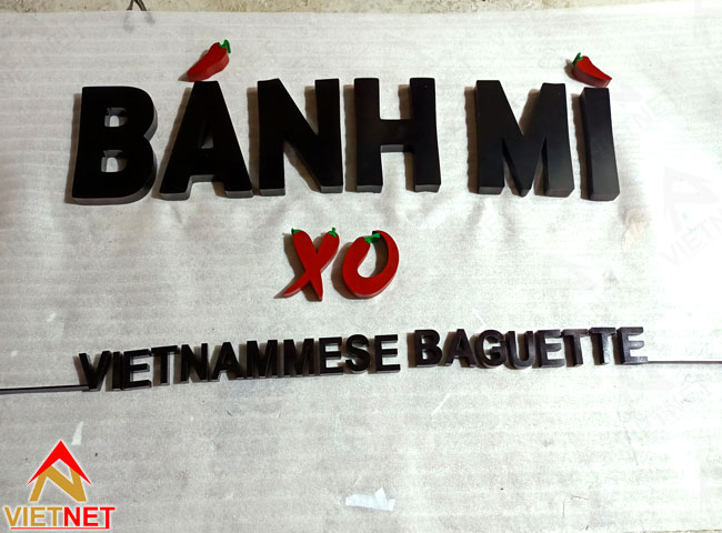 chu-inox-son-hap-nhiet-bang-hieu-banh-mi-xo