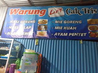 Makan Nasi Goreng di Warung LA Cak Tri Juata Korpri