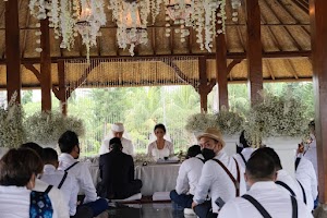   Tanggal Unik dan Mahar Unik Pernikahan Melania Putria Di Taman Soekasada Ujung