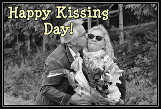 happy Kissing Day greeting card