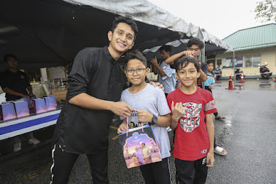 ASTRO KASIH BERSAMA SELEBRITI TEMPATAN AGIH 1000 BUBUR LAMBUK DI MASJID NURUL EHSAN