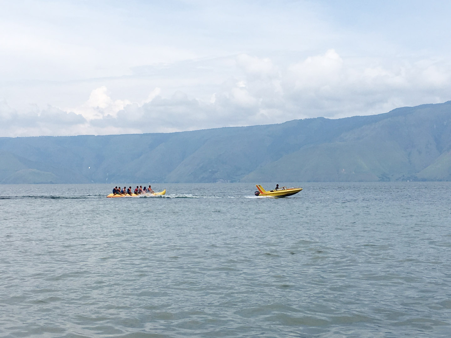 Pantai Pasir Putih Parbaba Samosir