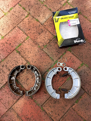 Honda CB500K1old and new brake shoes rear wheel