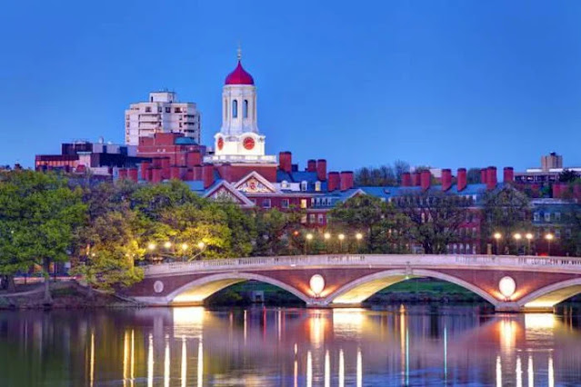 Khung cảnh trường Đại học Harvard về đêm. Ảnh: iStock.