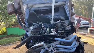 SANTO DOMINGO: Choque entre un camión y una patana deja dos personas muertas