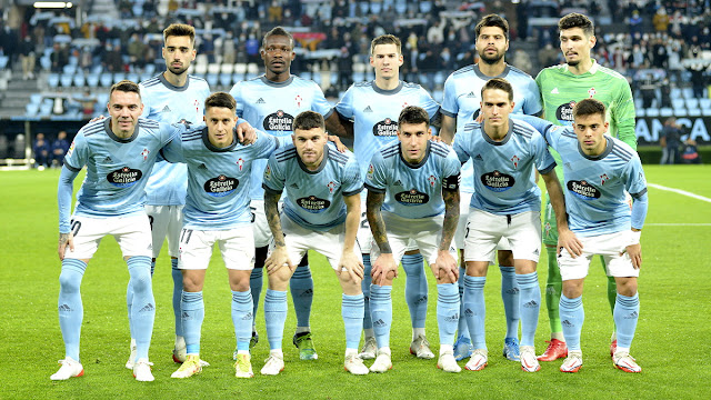 REAL CLUB CELTA DE VIGO. Temporada 2021-22. Brasi Méndez, Aidoo, Santi Mina, Néstor Araújo, Matías Dituro. Iago Aspas, Franco Cervi, Javi Galán, Hugo Mallo, Denis Suárez, Fran Beltrán. REAL CLUB CELTA DE VIGO 2 CLUB ATLÉTICO OSASUNA 0 Miércoles 19/01/2022, 19:00 horas. Campeonato de Liga de 1ª División, jornada 21. Vigo, Pontevedra, estadio ABANCA Balaídos: 8.837 espectadores. GOLES: 1-0: 29’, Hugo Mallo. 2-0: 37’, Santi Mina.