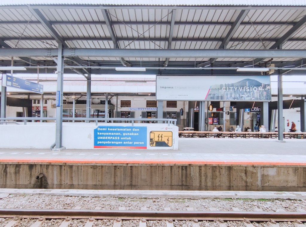 pengalaman naik kereta ke bandung dari manggarai