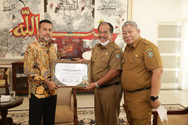 Yayasan H. Anif Memberikan Bantuan kepada Mesjid Agung  H. Acmad Bakrie Kisaran, Wabup Asahan Ucapkan Terima Kasih