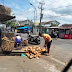 Diduga terima suap, Pemerintah takut bertindak tegas kepada pedagang kelapa yang berjualan di atas trotoar.