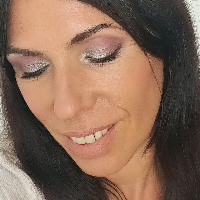 Dos maquillajes de otoño con labios marrones 07