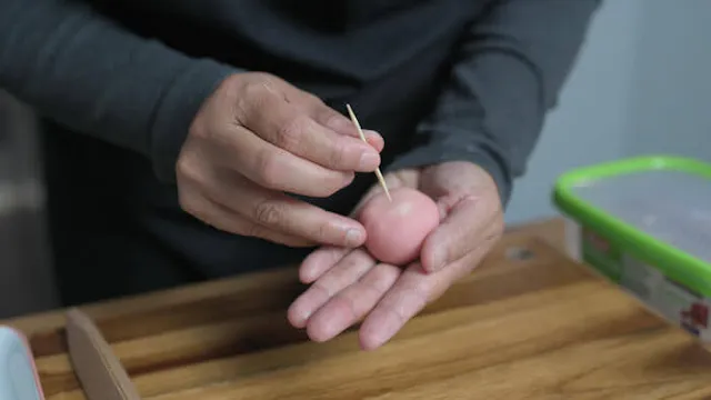 Using a toothpick, mark the centre of the cheery blossom flower.