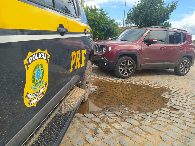 Jeep Renegade com registro de apropriação indébita é recuperado no oeste da Bahia