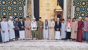 Melodi Kebahagiaan Idul Fitri, Waled Jamaluddin Qaha Sampaiakn Pesan Haru di Masjid Haji Muhammad Hanafiah