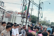 Masyarakat Demo KPU dan Bawaslu Sumut Buntut Pertemuan Komisioner KPU Tapteng dengan Masinton Pasaribu