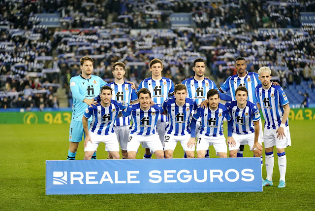 REAL SOCIEDAD DE FÚTBOL DE SAN SEBASTIÁN. Temporada 2021-22. Remiro, Aritz Elustondo, Le Normand, Mikel Merino, Isak, Januzaj. Zaldua, Oyarzabal, Ahien Muñoz, Ander Guevara. REAL SOCIEDAD DE FÚTBOL DE SAN SEBASTIÁN 0 REAL BETIS BALOMPIÉ 4 Jueves 03/02/2022, 20:00 horas. Copa del Rey, cuartos de final, partido único. San Sebastián, Guipúzcoa, Reale Arena: 29.326 espectadores. GOLES: 0-1: 11’, Juanmi. 0-2: 56’, Juanmi. 0-3: 82’, Willian José, de penalti. 0-4: 86’, Ruibal.