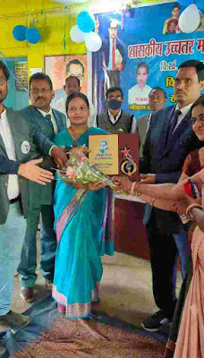 Himdhar Couple Honored with Gyan Kunj Award