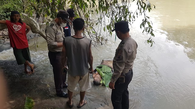 Polsek Bangun Bantu Evakuasi Jasad Pensiunan BUMN Ditemukan Mengapung di Sungai Bah Bolon