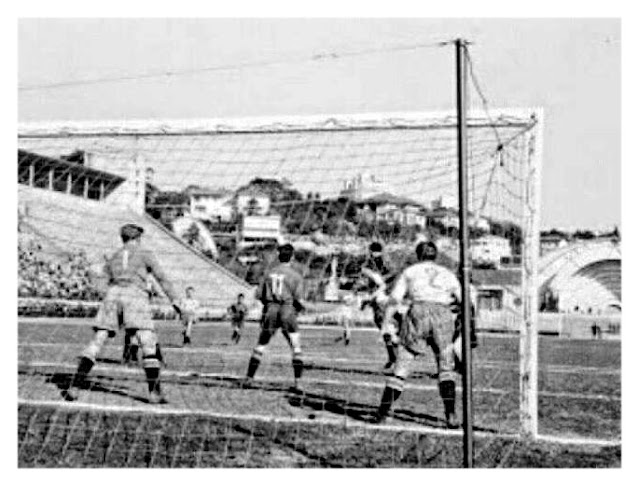 Un ataque del equipo español. SELECCIÓN DE SUECIA 3 SELECCIÓN DE ESPAÑA 1 Domingo 16/07/1950, 15:00 horas. IV Copa del Mundo Brasil 1950, fase final, jornada 3. Sao Paulo, Brasil, estadio de Pacaembu