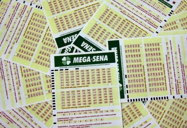 Mega-Sena: ninguém acerta seis dezenas e prêmio sobe para R$ 22 milhões
