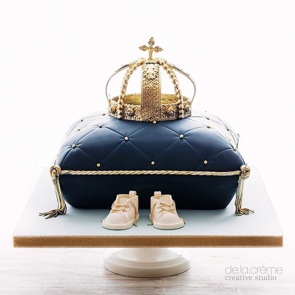 crown birthday cake