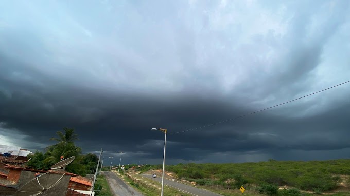 Fenômeno que causou fortes chuvas na Bahia perde intensidade e chega a cidades do Ceará