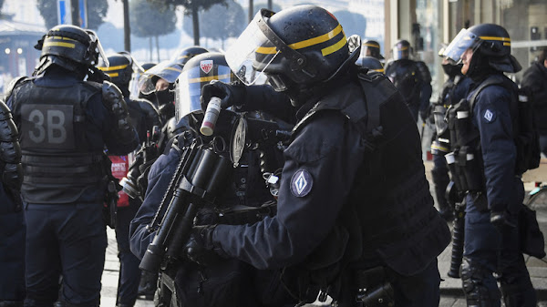 [VIDEO] Rennes (35) : Des heurts éclatent lors de la manifestation pour le climat