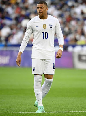 Kylian Mbappé Height Weight Body Measurements