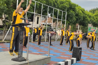 Senam AW S3 dan Bersih Bersih Ruangan