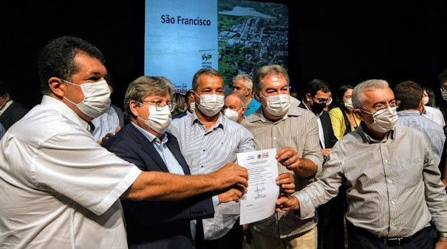 João Azevêdo assina convênios e assegura implantação de creches em 208 municípios da Paraíba