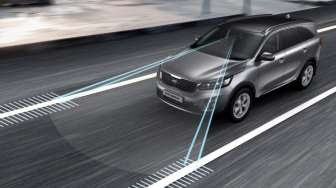 Pengertian dan Cara Kerja Lane Departure Warning System (LDWS) pada Mobil