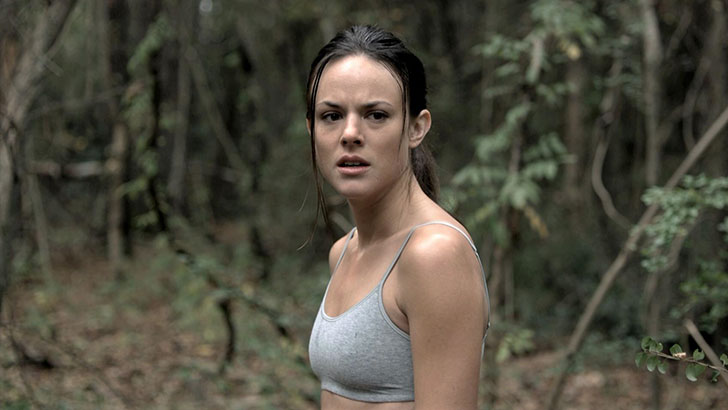 A atriz Sarah Butler como Jennifer Hills no filme 'Doce Vingança'