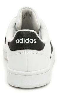 Vista trasera de un calzado deportivo marca Adidas, en donde se ve la marca del mismo claramente.
