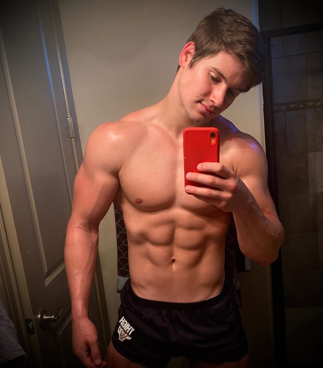 fit-hot-guy-abs-shaun-northcutt-selfie