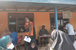 Babinsa Temboro Bantu Kelancaran Vaksinasi Di Desa Binaan