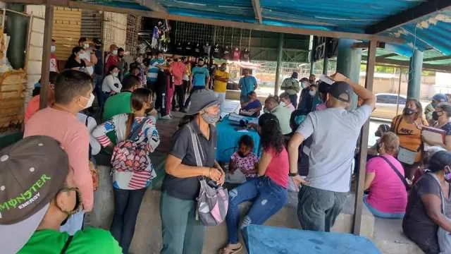 Alcaldía de Lagunillas promueve reorganización del mercado de buhoneros