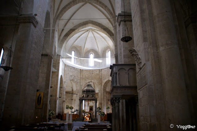 Gli interni della Cattedrale di Santa Maria Maggiore di Barletta