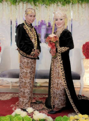 Kebaya pengantin batak